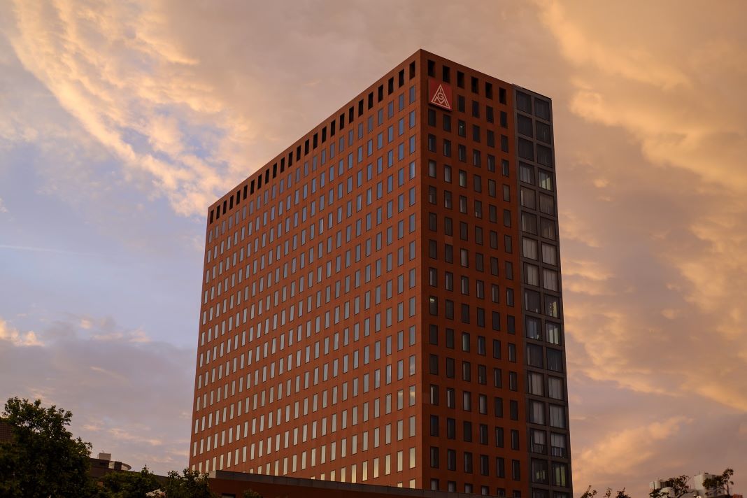 Gebäude von IG Metall in Abendsonne