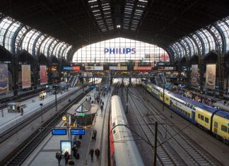 Das 49-Euro-Ticket kommt: Verkehrssenator Tjarks lobt Beschluss Das 49-Euro-Ticket kommt – Verkehrssenator Tjarks lobt den Beschluss / Bahnhof in Hamburg von oben