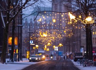 Achtung, rutschig: Glatteis in Hamburg Die Hamburger Innenstadt leuchtet mit Weihnachtsschmuck. Die Straßen könnten heute glatt werden. Glatteis in Hamburg