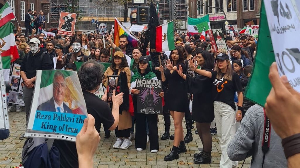Demonstration auf dem Gänsemarkt: Frauen solidarisieren sich mit den Menschen in Iran