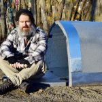 Zelte für Obdachlose in Hamburg Organisator der Initiative Max Bryan vor einem Zelt für Obdachlose