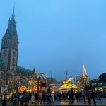Der Weihnachtsmarkt am Hamburger Rathaus