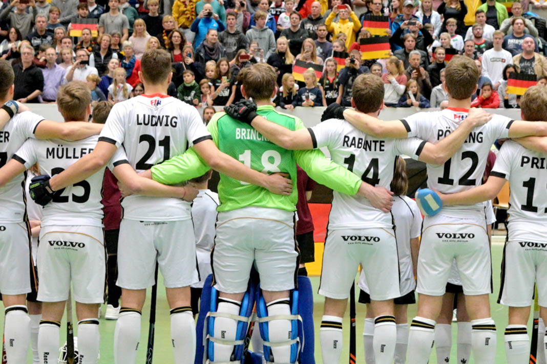 Die deutsche Herrenmannschaft bei einem Spiel. Dieses Jahr findet die Hockey EM in Hamburg statt.