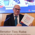 Ab 2023: Neue Bildungspläne für Hamburgs Schulen Ties Rabe stellt die neuen Bildungspläne vor.