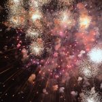 Silvester wird heillos überbewertet Silvester Feuerwerk am Himmel.