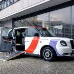 “Hop”: Shuttleservice kommt für Harburg Elektroauto mit Rollstuhlrampe des Shuttleservice Hop vom HVV