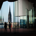 Elbphilharmonie Hamburg: Plaza-Besuch bleibt kostenlos Blick von der Aussichtsplattform der Elbphilharmonie. Foto: Stine Schumacher