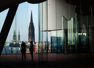 Elbphilharmonie Hamburg: Plaza-Besuch bleibt kostenlos Blick von der Aussichtsplattform der Elbphilharmonie. Foto: Stine Schumacher