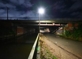 Wilhelmsburg: Angler findet Leichenteile – Zeugen gesucht Ein Angler hat am Wilhelmsburger Ernst-August Kanal Leichenteile im Wasser entdeckt. Foto: Jonas Walzberg/dpa
