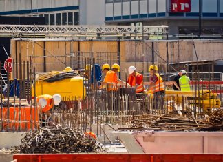 Bau von 10.000 neuen Wohnungen genehmigt Bauarbeiten auf der Baustelle