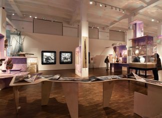 Von Beutekunst zum Dialog: der radikale Wandel eines Museums Exponate der Ausstellung "Wasser Botschaften"