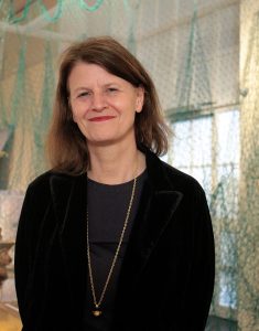 Portrait der Museumsdirektorin Barbara Plankensteiner