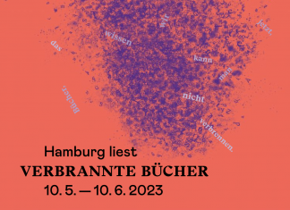 Literaturfestival startet: Hamburg liest verbrannte Bücher Die Illustration zeigt eine lila Wolke aus Buchstaben über einem roten Hintergrund. Es entsteht die Assoziation einer Rauchwolke. Darunter steht der Titel und der Zeitraum der Ausstellung.