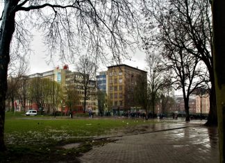 Kein Schandfleck, ein Wohnzimmer Vorplatz Drob Inn / Foto: Lena Gaul