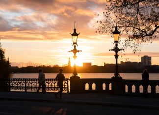 Kulturtipps zum Wochenende Sonnenuntergang an der Alster