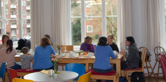 Der offene Treff des "Nachbarschatz" ist wie ein Wohnzimmer für Jung und Alt. Foto: Jacqueline Kurjahn