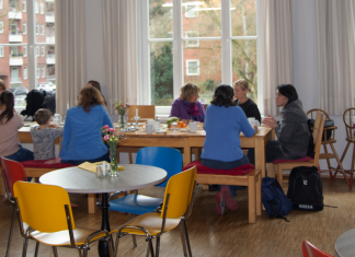 Willkommen im öffentlichen Wohnzimmer Der offene Treff des "Nachbarschatz" ist wie ein Wohnzimmer für Jung und Alt. Foto: Jacqueline Kurjahn