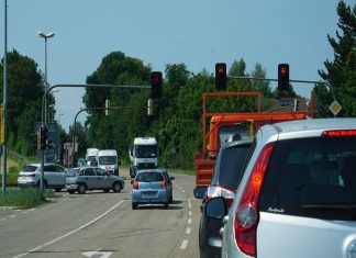 Stau an Pfingsten: Auf der A1 und A7 wird es voll Für Pfingsten sind Staus in Hamburg und Schleswig-Holstein gemeldet/ Foto: Unsplash/ Georg Arthur Pflueger
