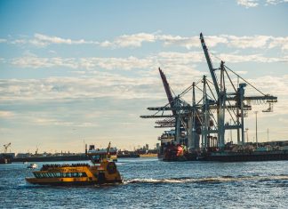 Wetter an Pfingsten: In Hamburg wirds sonnig Zum Pfingstwochenende wird in Hamburg wieder besseres Wetter erwartet, Foto: Unsplash/ Moritz Kindler