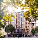 Tipps zum Pfingstwochenende Häuser mit Bäumen und Sonne