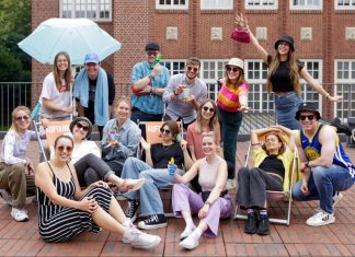 Drei Monate, vier Kilo Kaffee und 26 Liter Milch später… Studierende in Sommerkleidung