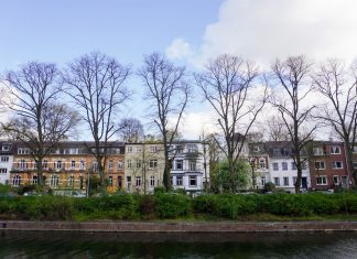 Mietpreisbremse auch bei Zwischenmiete und Möblierung Häuser hinter einem Kanal in Hamburg