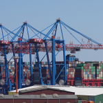 Stadt legt Hafenentwicklungsplan vor Der Hafenentwicklungsplan 2040 sieht weniger Wachstum und baldige Klimaneutralität vor. Foto: Marcus Brandt/dpa