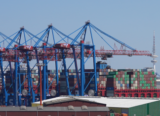 Stadt legt Hafenentwicklungsplan vor Der Hafenentwicklungsplan 2040 sieht weniger Wachstum und baldige Klimaneutralität vor. Foto: Marcus Brandt/dpa