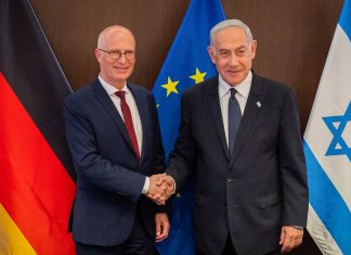 Reisebericht: So war Tschentschers Besuch in Israel Tschentscher und Netanjahu am Hände schütteln