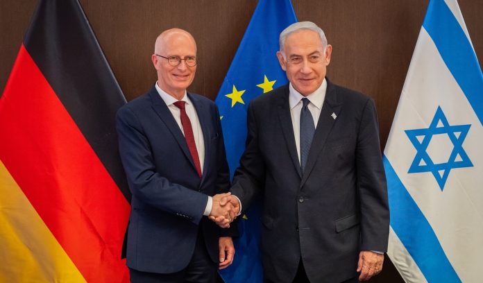 Tschentscher und Netanjahu am Hände schütteln