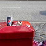 Waste Watchers: Im Einsatz gegen Müll im Park Überfüllter Mülleimer in Hamburg