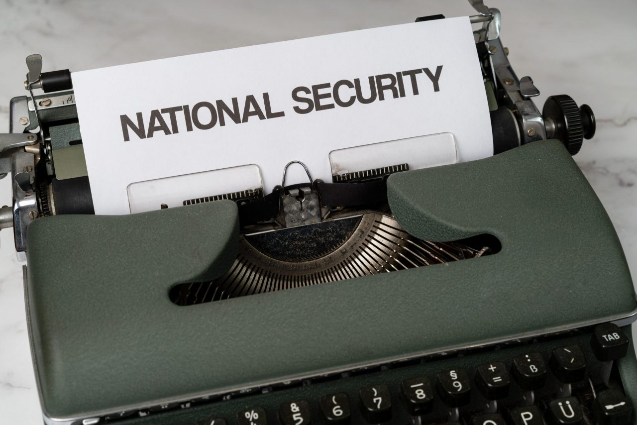 Schreibmaschine, die „national Security" schreibt.