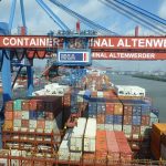 Einbruchserie: Erneut Festnahmen am Containerterminal Altenwerder Der Blick von oben auf die Container und das Terminal in Altenwerder im Hamburger Hafen. Das Containerterminal ist von einer Einbruchserie betroffen.