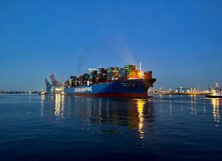 Hamburger Hafen: So viel Macht hat Cosco Ein Cosco Containerschiff liegt am Hamburger Hafen.