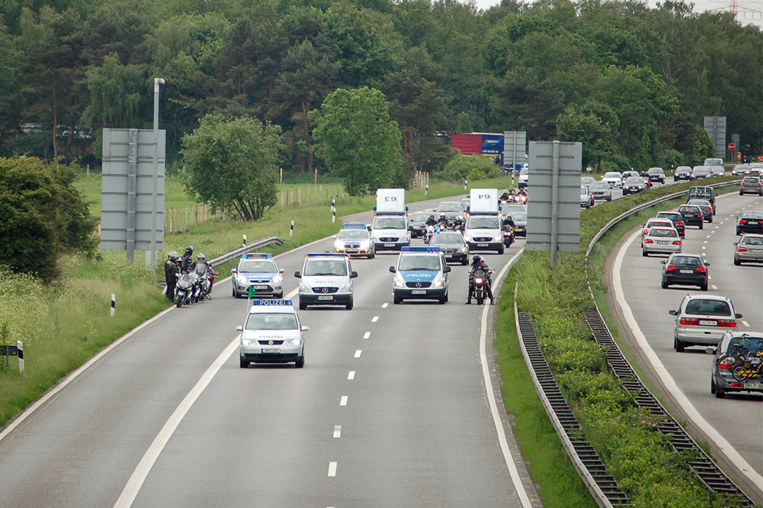 Am Wochenende kann der Verkehr auf der A23 ungestört rollen. Foto: Huhu Uet