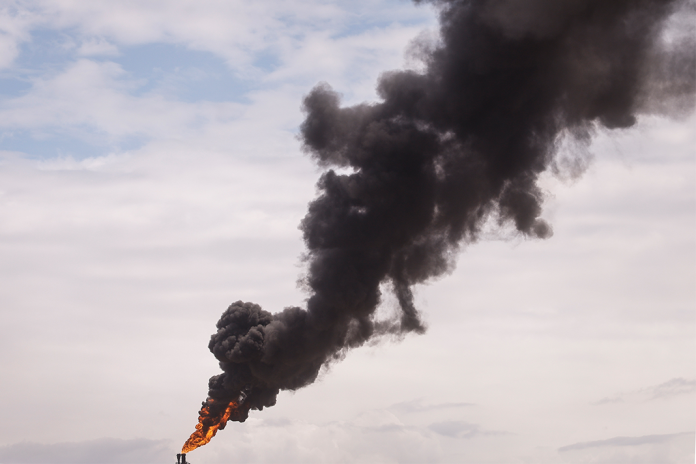 Überschüssiges Gas wird am Industriepark für Erdöl und Petrochemie „ Jose Antonio Anzoategui