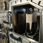 Röntgengerät entziffert 4.000 Jahre alte Schriften Eine Tontafel steht im Innenraum des Computertomografen.