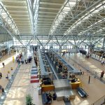 Streik: Am Donnerstag bleiben Flieger auf dem Boden Die Abflughalle vom Hamburger Flughafen