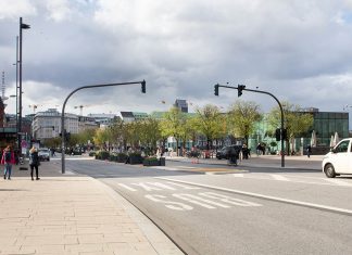Demo gegen Rechts auf Jungfernstieg verlegt Die Straßen des Jungfernstiegs in Hamburg im Sommer. Auf der Straße steht Bus und ein Taxi fährt auf der Straße auf eine Ampel zu.
