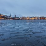 Winternotprogramm in Hamburg bei Minusgraden länger geöffnet Eis auf der Binnenalster: Die Temperaturen sinken in den nächsten Tagen unter minus zehn Grad. Dann bleibt das Winternotprogramm länger geöffnet.