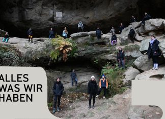 “Alles was wir haben” – Eine Ausstellung über Geschichten und Geschichte Studierende des Studiengangs Kommunikationsdesign mit dem Titel der Ausstellung "Alles was wir haben"