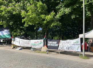 Nahe der Uni Hamburg: Palästina-Mahnwache wird verlängert Mahnwache Hamburg am Dammtor.