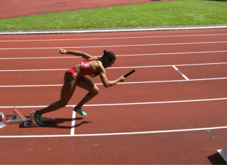 „Sie ist eine Kandidatin für Olympia” HSV-Leichtathletin Lena Anochili springt aus dem Startblock.