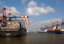 Hapag-Lloyd will beim Terminal von Eurogate einsteigen Containerschiffe am Hamburger Hafen. Foto: monikawl999/pixabay