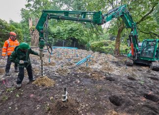 Verdacht auf Fliegerbombe in Planten un Blomen: Park teilweise gesperrt Arbeiten, um zu bestimmen, ob Fliegerbomben im Park Planten un Blomen.