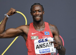 Ansah rassistisch beleidigt: Verband prüft juristische Schritte Rekordsprinter Ansah mit Siegerpose.