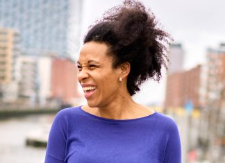 Vom Klassenzimmer ins EU-Parlament Nela Riehl, die frisch ins EU-Parlament gewählt wurde, vor der Elbphilharmonie.