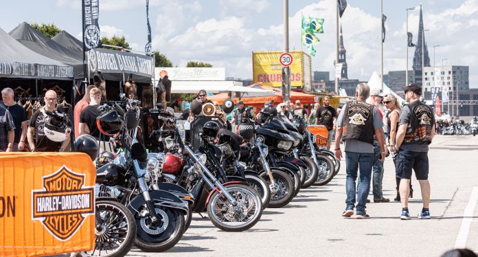 Motorräder bei den Harley Days auf dem Großmarkt