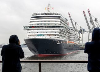 Queen Anne läuft erstmals im Hamburger Hafen ein Das Kreuzfahrtschiff Queen Anne im Hamburger Hafen