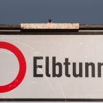 Elbtunnel in Richtung Norden wieder geöffnet Ein Verkehrsschild mit der Aufschrift Elbtunnel. Foto: Daniel Bockwoldt